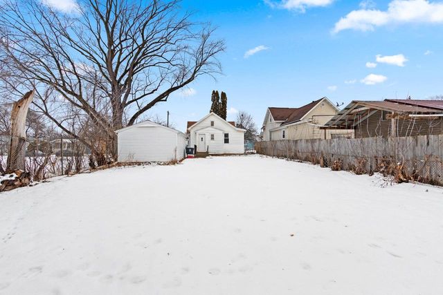 821 SCHOOL PLACE, Green Bay, WI 54303