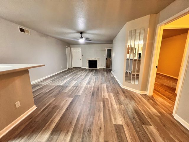 10661 Braes Bend Drive, Houston, TX 77071