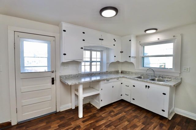 1733 W Grand Avenue, Beloit, WI 53511