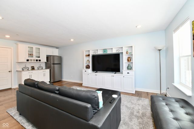 348 Brunswick Way, Zionsville, IN 46077