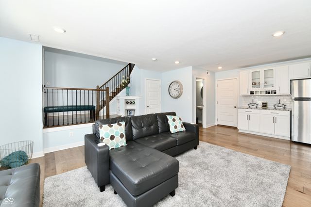 348 Brunswick Way, Zionsville, IN 46077