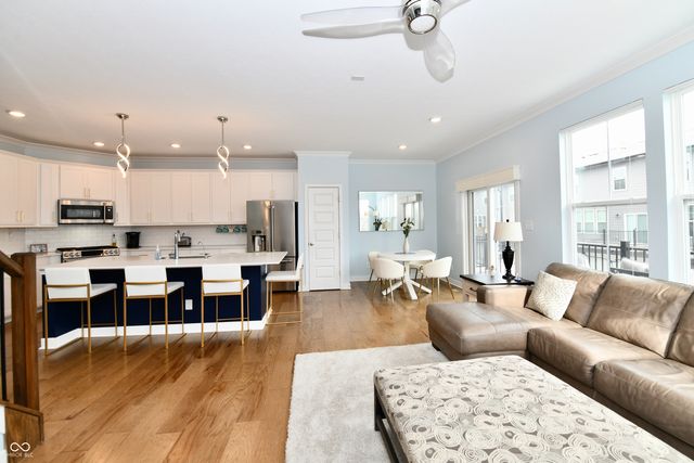 348 Brunswick Way, Zionsville, IN 46077