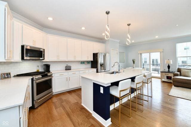 348 Brunswick Way, Zionsville, IN 46077