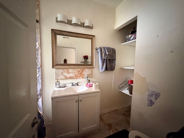 4640 W West End Avenue, Chicago, IL 60644