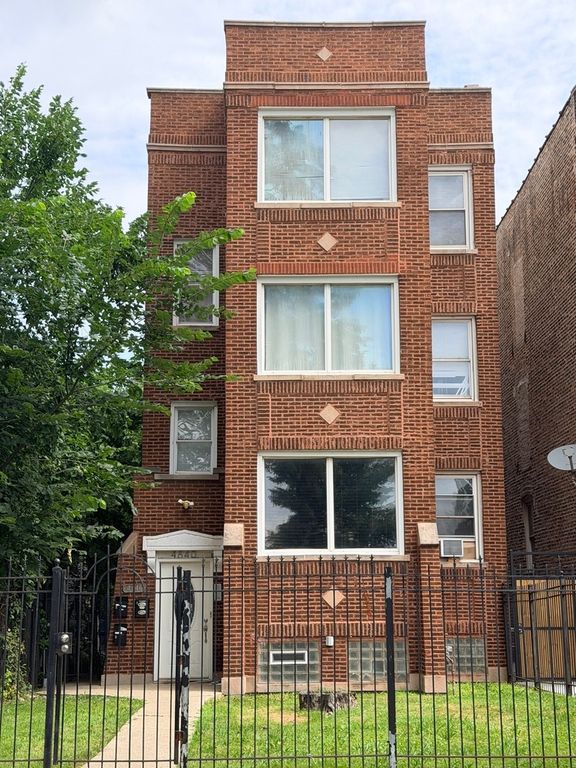 4640 W West End Avenue, Chicago, IL 60644