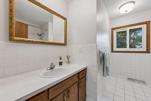3548 Edgerton Street, Vadnais Heights, MN 55127