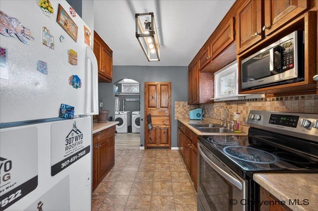 2532 E 9TH ST, Cheyenne, WY 82001