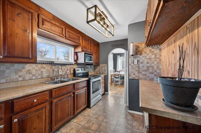 2532 E 9TH ST, Cheyenne, WY 82001