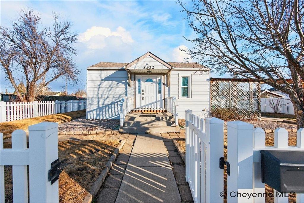 2532 E 9TH ST, Cheyenne, WY 82001