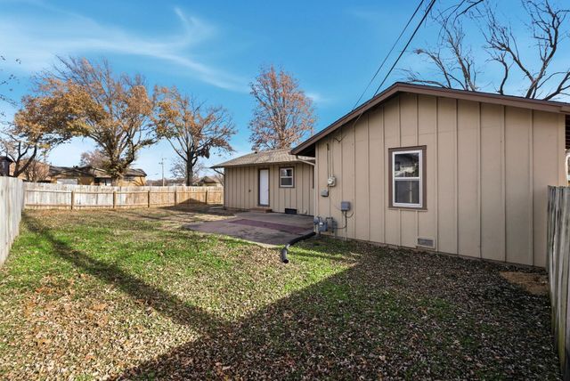 1359 N Woodlawn Blvd, Derby, KS 67037