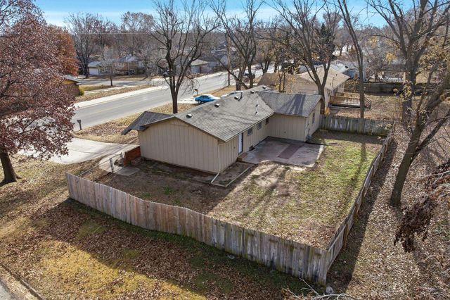 1359 N Woodlawn Blvd, Derby, KS 67037