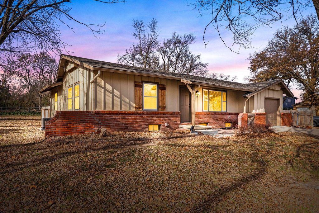 1359 N Woodlawn Blvd, Derby, KS 67037