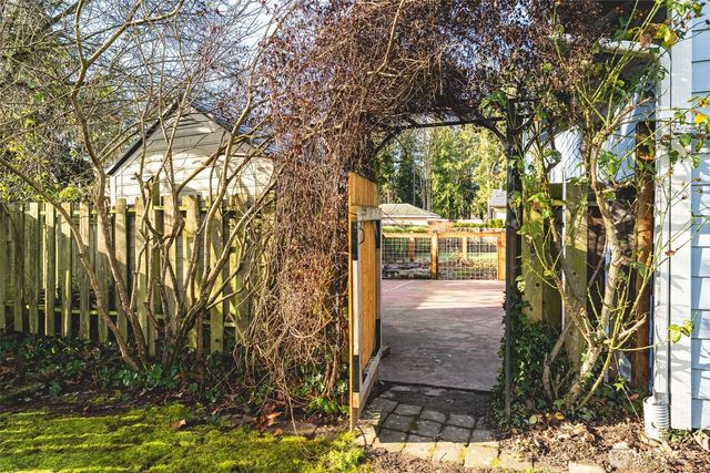 585 Poplar Place, Burlington, WA 98233