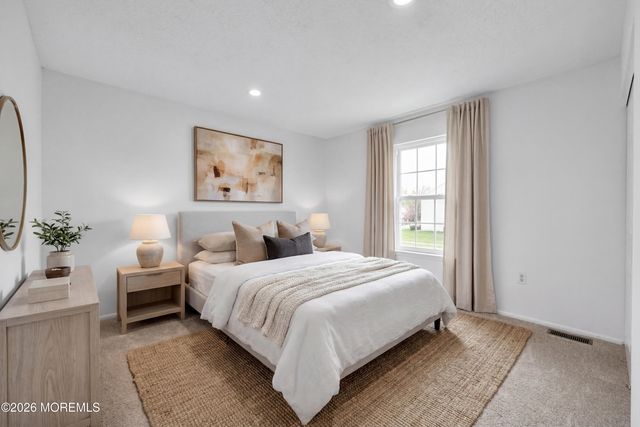 7 Farragut Square, Howell, NJ 07728