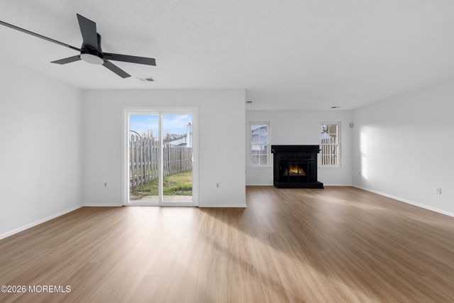 7 Farragut Square, Howell, NJ 07728