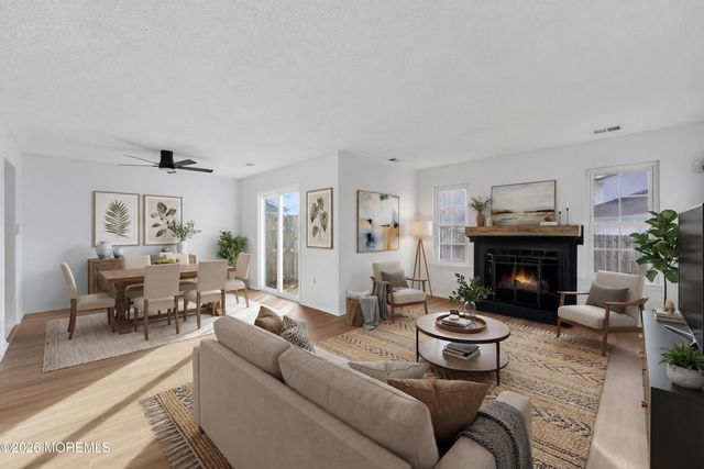 7 Farragut Square, Howell, NJ 07728