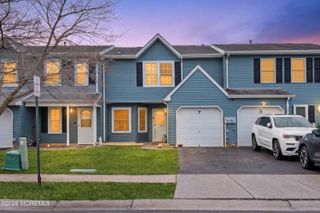 7 Farragut Square, Howell, NJ 07728