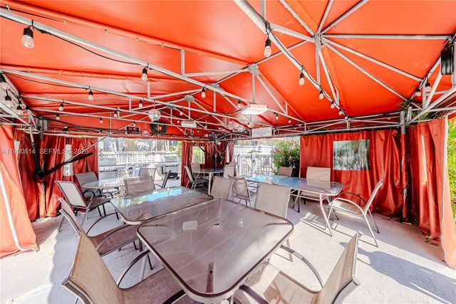 221 SE 9th Ave 202, Pompano Beach, FL 33060