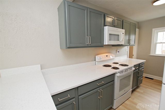 19 Firwood Drive, Dayton, OH 45419