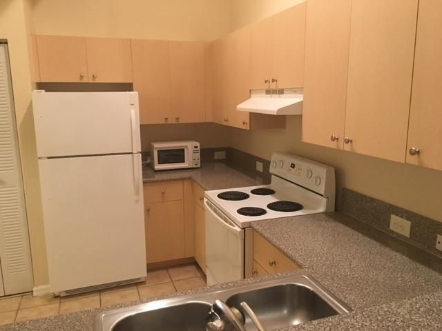 260 Crestwood Circle 102, Royal Palm Beach, FL 33411