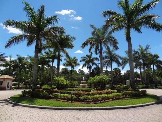 260 Crestwood Circle 102, Royal Palm Beach, FL 33411