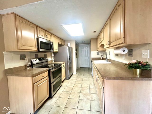9118 Cinnebar Drive, Indianapolis, IN 46268