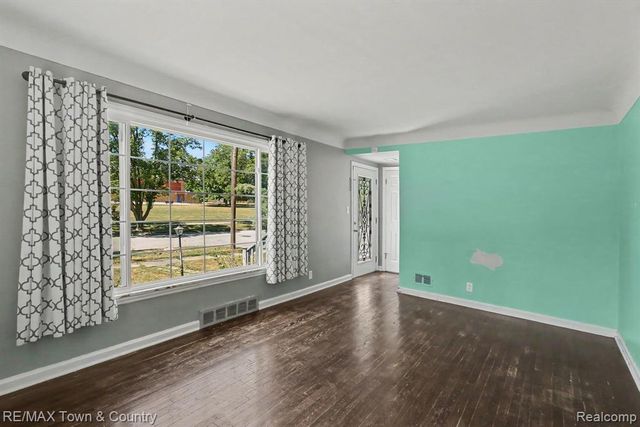 1115 E Vernon Drive, Flint, MI 48503