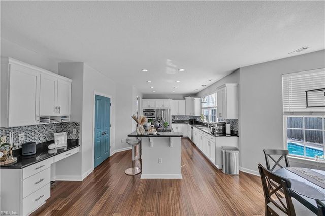 2404 Caitlan Loch LN, Virginia Beach, VA 23456