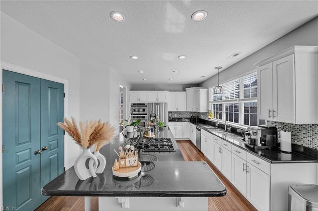 2404 Caitlan Loch LN, Virginia Beach, VA 23456