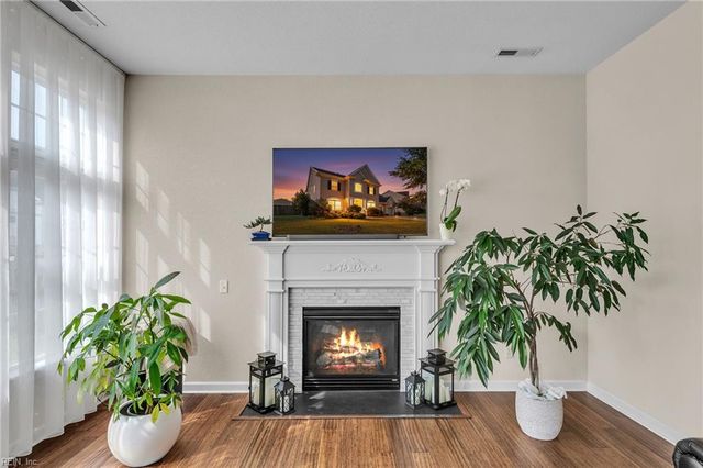 2404 Caitlan Loch LN, Virginia Beach, VA 23456
