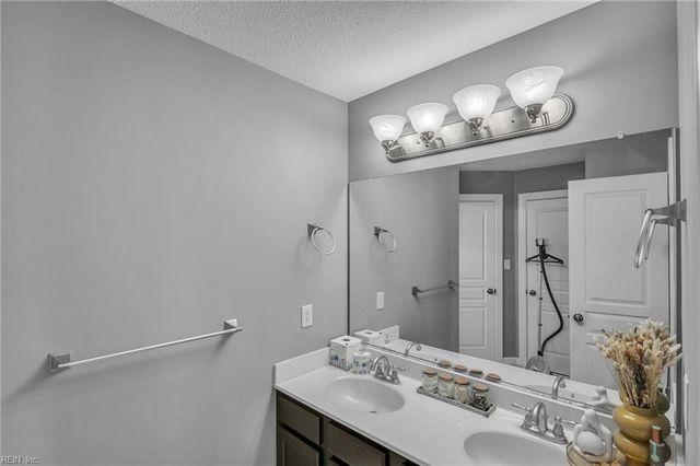 2404 Caitlan Loch LN, Virginia Beach, VA 23456