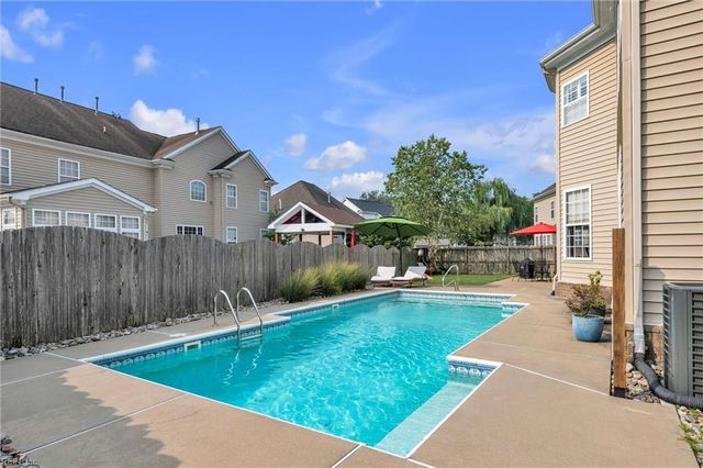 2404 Caitlan Loch LN, Virginia Beach, VA 23456