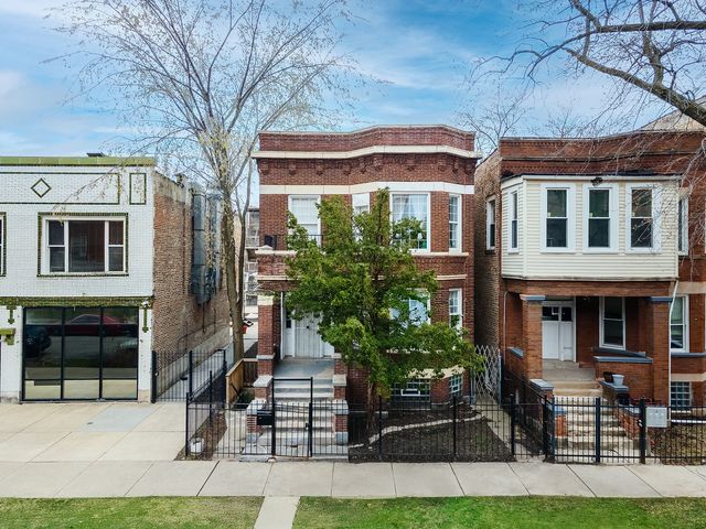 6111 S Eberhart Avenue, Chicago, IL 60637