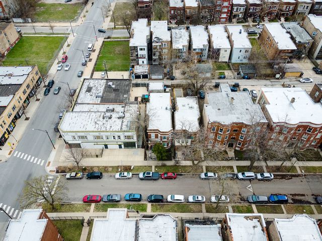 6111 S Eberhart Avenue, Chicago, IL 60637