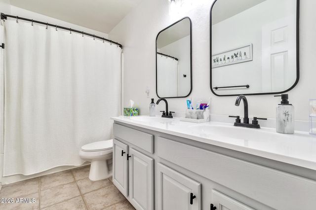 1231 E CANYON Trail, San Tan Valley, AZ 85143