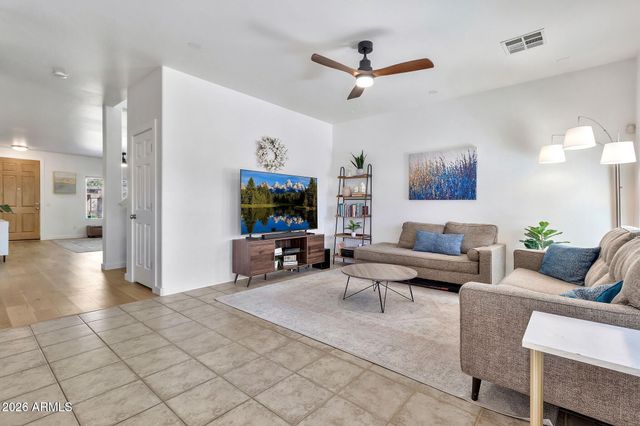 1231 E CANYON Trail, San Tan Valley, AZ 85143