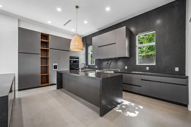 7218 Schiller Street, Houston, TX 77055