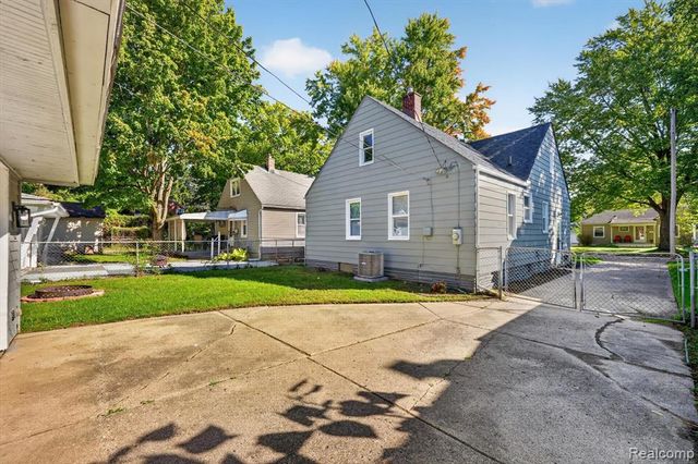 9943 Tecumseh, Redford, MI 48239