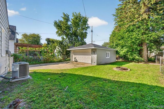 9943 Tecumseh, Redford, MI 48239