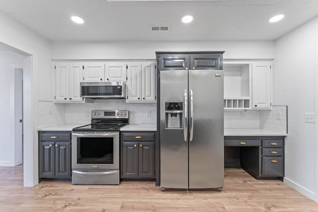 3901 W Cedar Street, Rogers, AR 72756