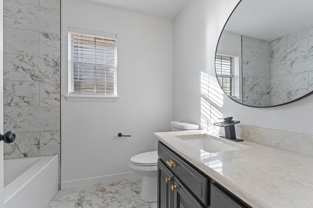 3901 W Cedar Street, Rogers, AR 72756