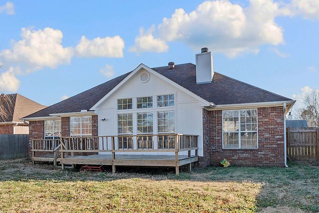 3901 W Cedar Street, Rogers, AR 72756