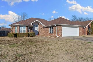 3901 W Cedar Street, Rogers, AR 72756