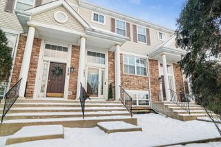 782 W Misty Drive, Palatine, IL 60074