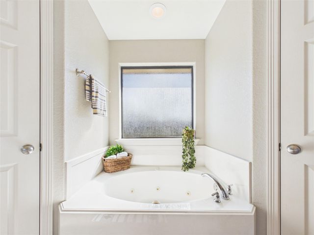 131 Eagle Nest Court, Richwood, TX 77566