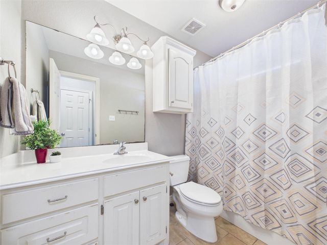 131 Eagle Nest Court, Richwood, TX 77566