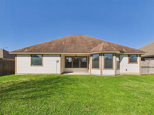 131 Eagle Nest Court, Richwood, TX 77566