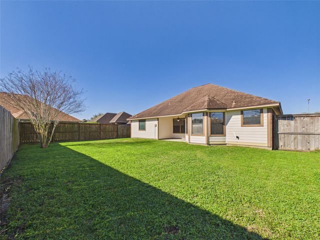 131 Eagle Nest Court, Richwood, TX 77566