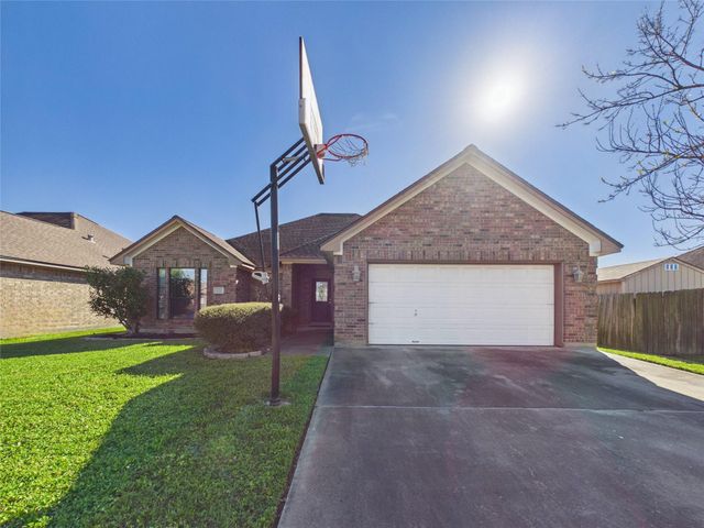 131 Eagle Nest Court, Richwood, TX 77566