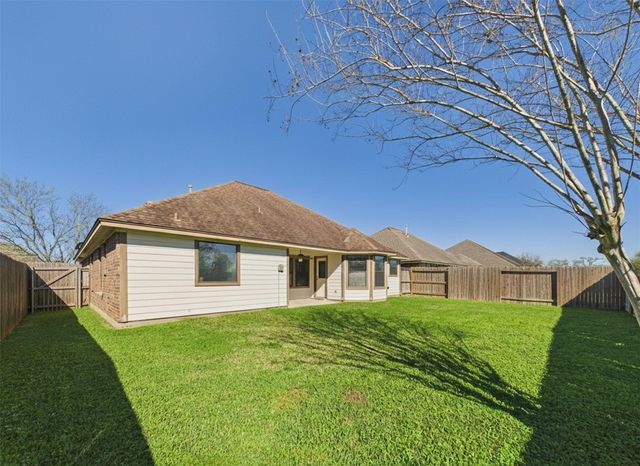 131 Eagle Nest Court, Richwood, TX 77566